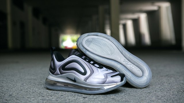 Nike AIR MAX 720-19